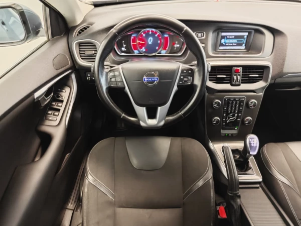 Volvo V40 1.6 D2 Momentum 4