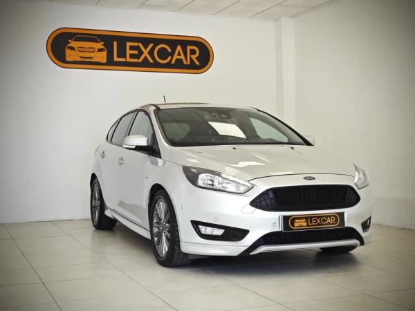 Ford Focus 1.0 EcoBoost S&S ST-Line 17