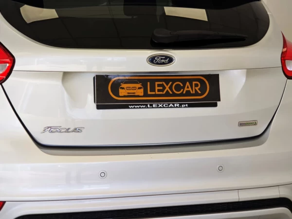 Ford Focus 1.0 EcoBoost S&S ST-Line 37