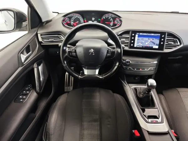 Peugeot 308 1.2 PureTech Allure Pack 6