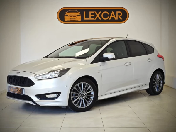 Ford Focus 1.0 EcoBoost S&S ST-Line 11