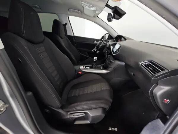 Peugeot 308 1.2 PureTech Allure Pack 37