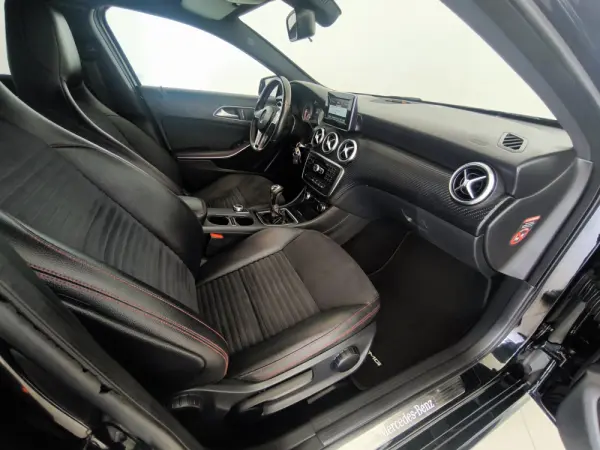 Mercedes-Benz A 180 (BlueEFFICIENCY) AMG Sport 5
