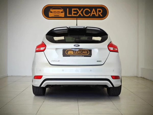 Ford Focus 1.0 EcoBoost S&S ST-Line 4