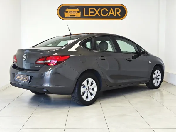 Opel Astra 1.3 CDTi Executive 2