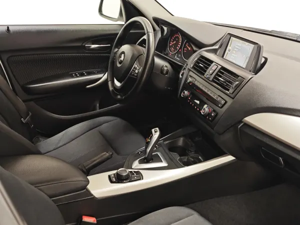 BMW 116 dA Line Sport 8