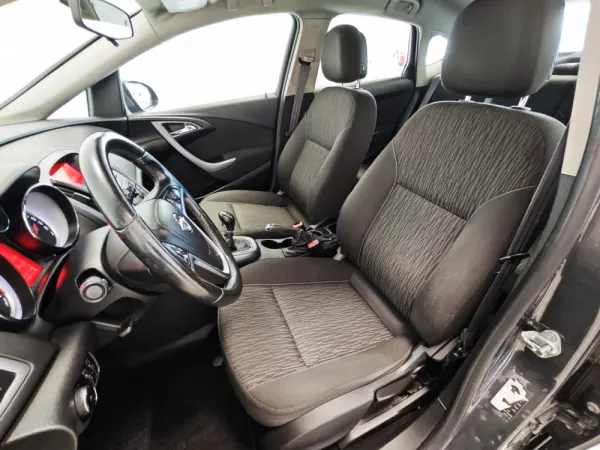 Opel Astra 1.3 CDTi Executive 29