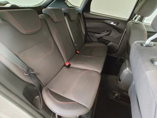 Ford Focus 1.0 EcoBoost S&S ST-Line 8