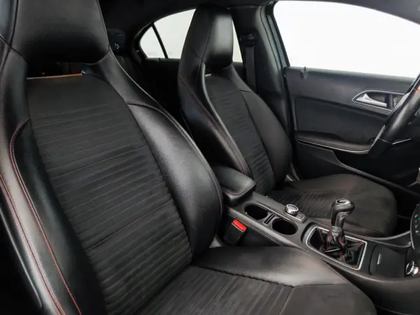 Mercedes-Benz A 180 (BlueEFFICIENCY) AMG Sport 43
