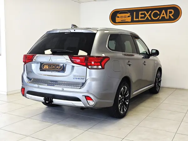 Mitsubishi Outlander 2.0 PHEV Instyle 28