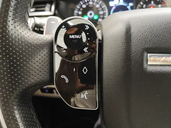 Land Rover Range Rover Velar 2.0 D R-Dynamic 32