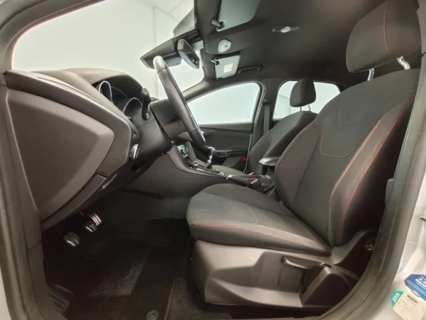 Ford Focus 1.0 EcoBoost S&S ST-Line 21