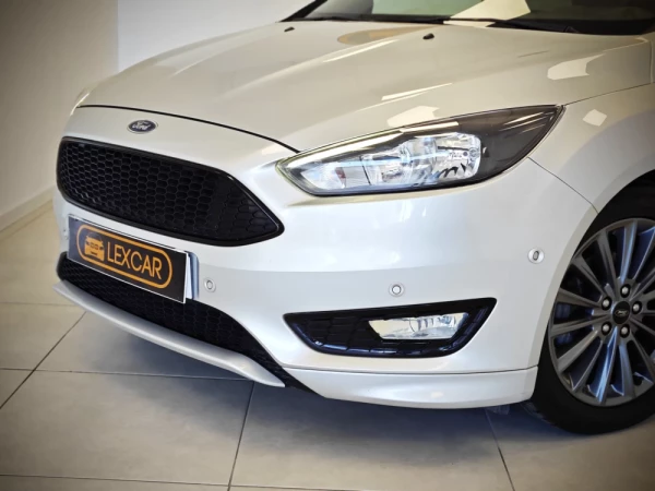 Ford Focus 1.0 EcoBoost S&S ST-Line 14