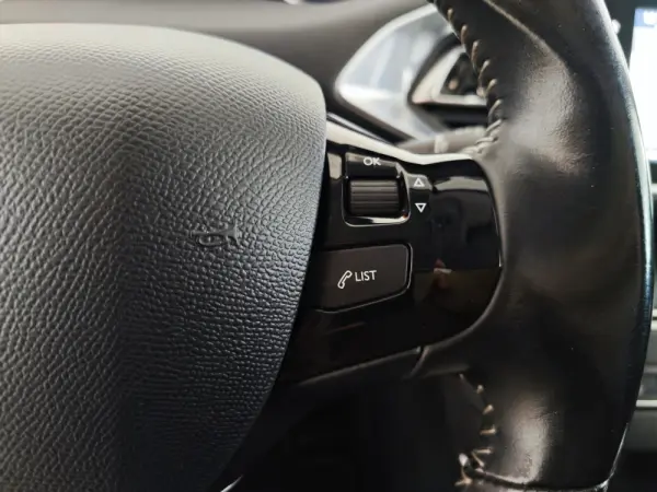 Peugeot 308 1.2 PureTech Allure Pack 29