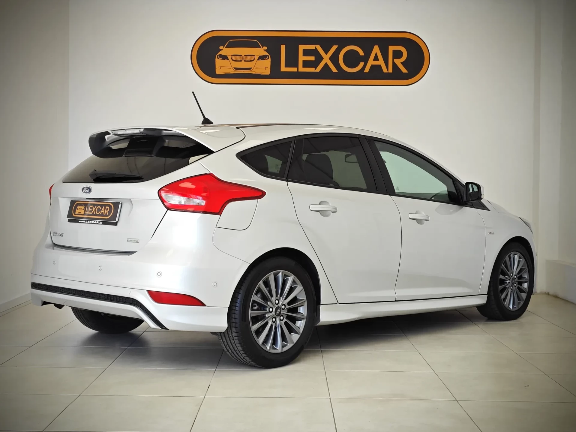Ford Focus 1.0 EcoBoost S&S ST-Line 19