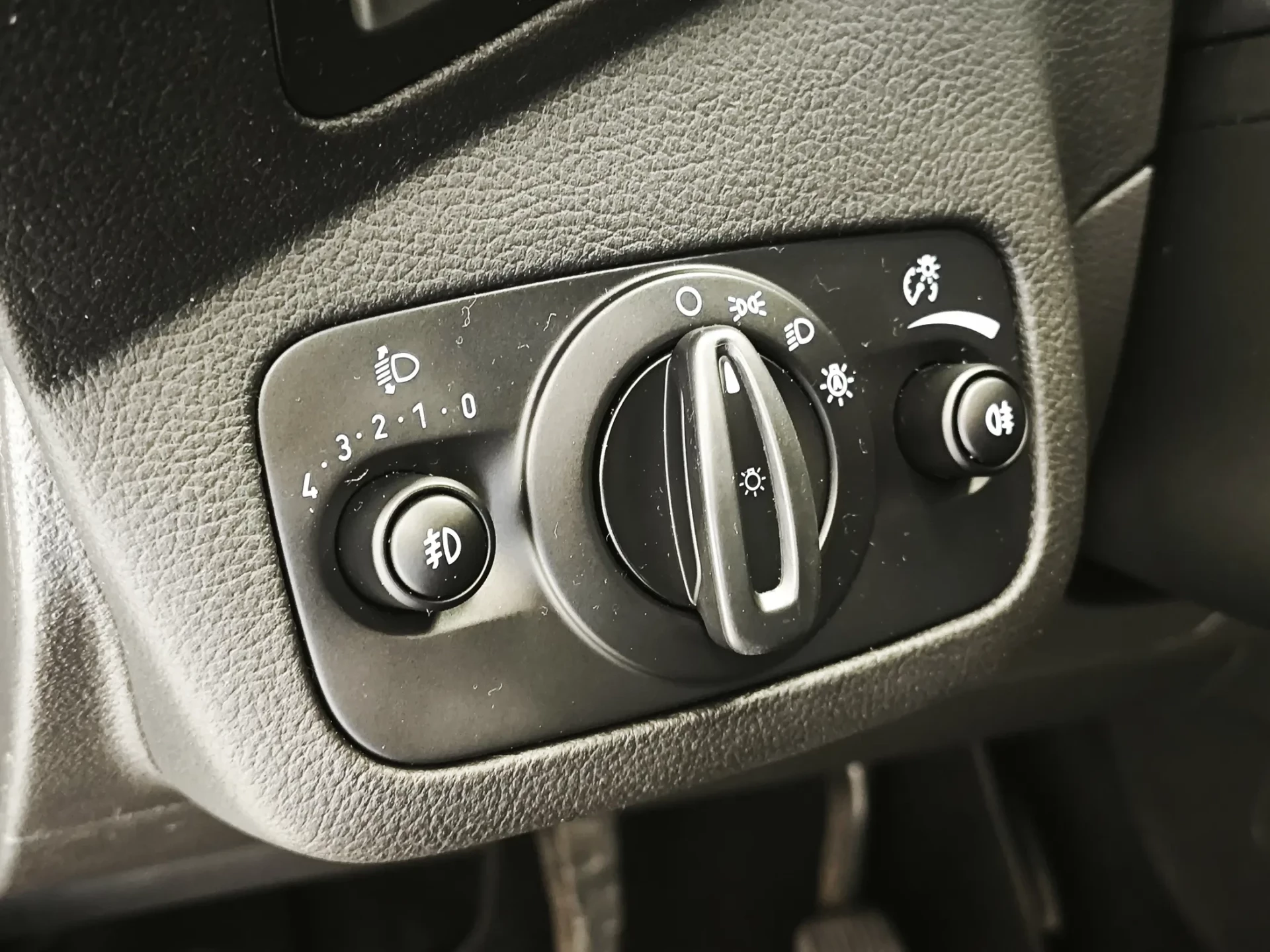 Ford C-Max 1.0 Ecoboost S&S Titanium 29