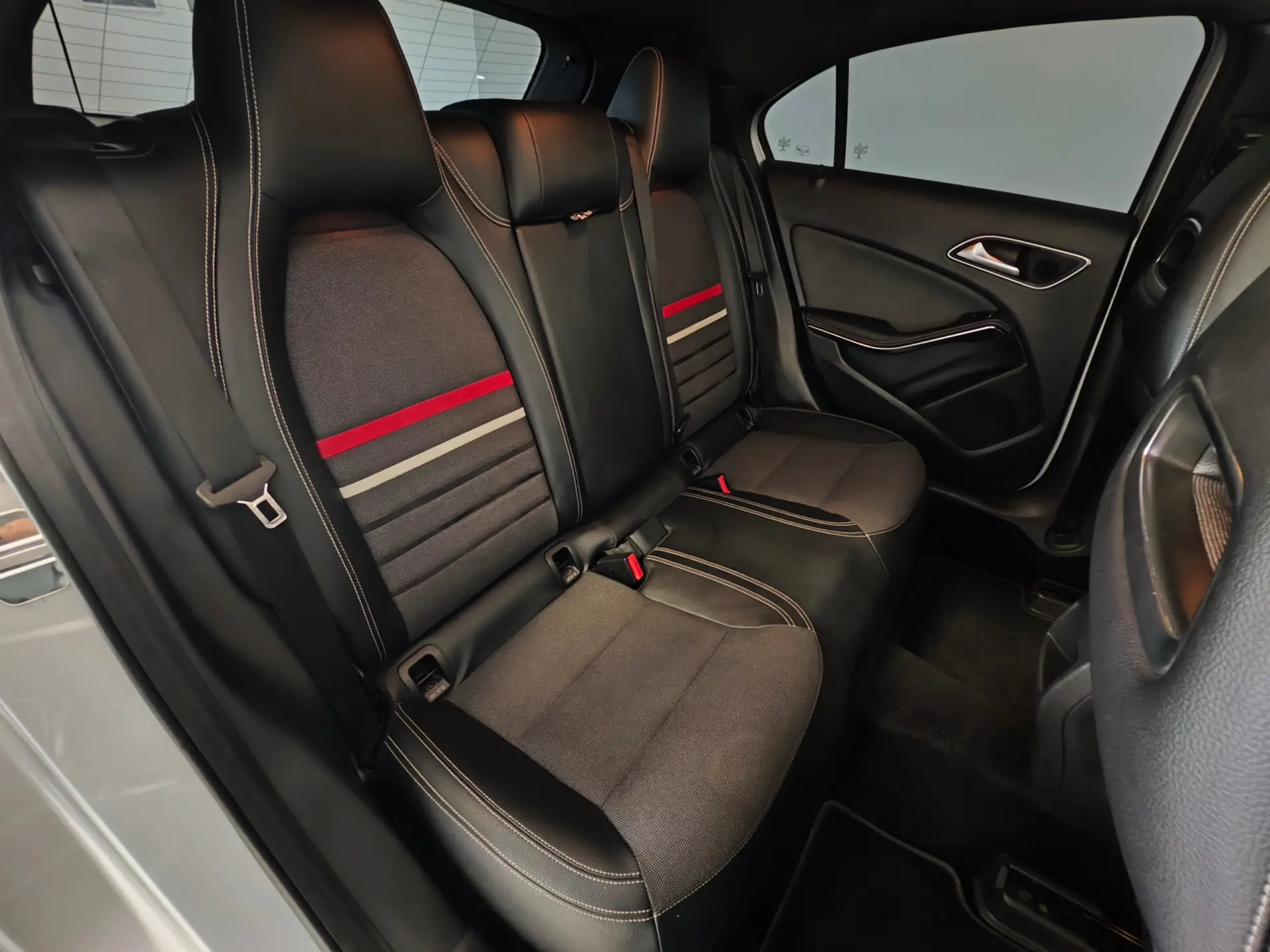 Mercedes-Benz A 180 CDi BE AMG Line Aut. 36