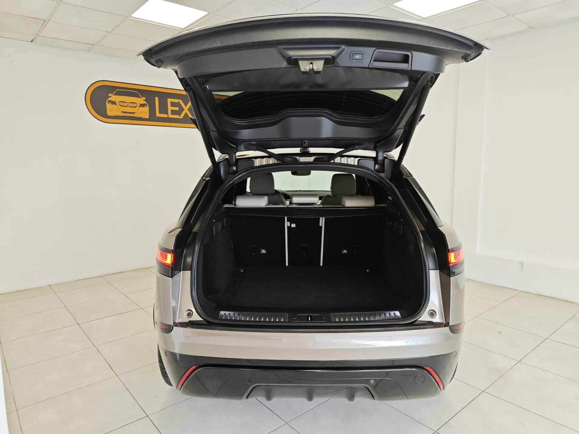 Land Rover Range Rover Velar 2.0 D R-Dynamic 28