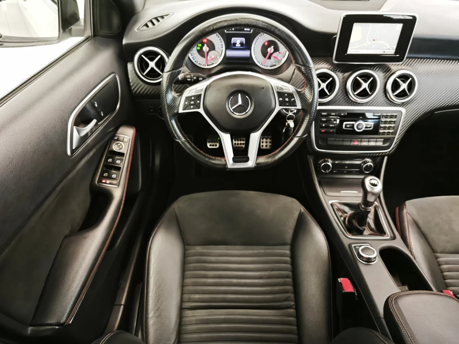 Mercedes-Benz A 180 (BlueEFFICIENCY) AMG Sport 6