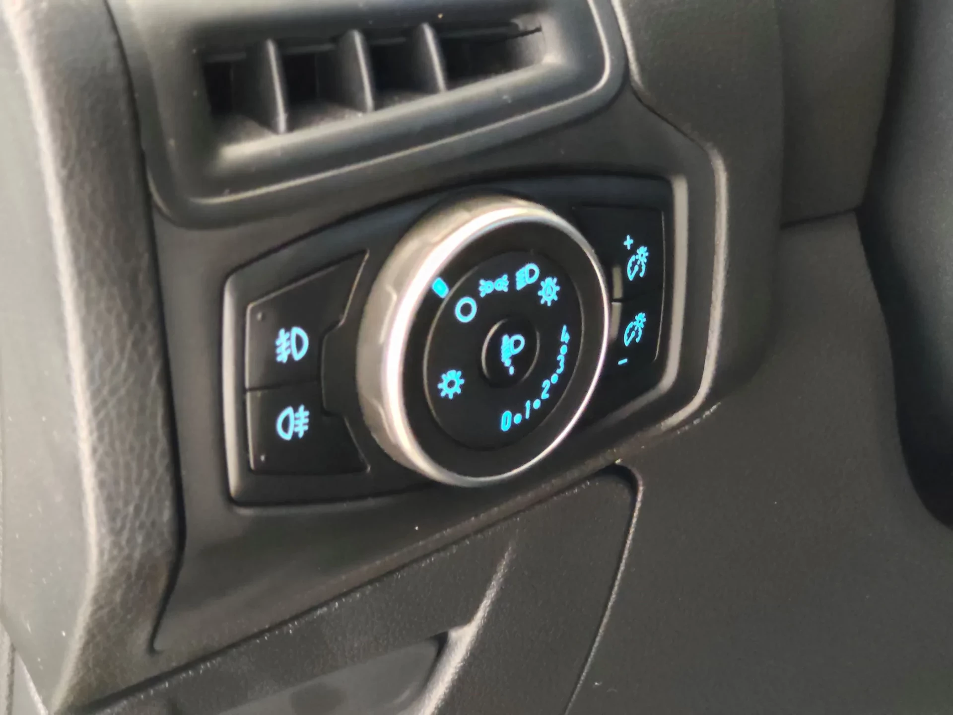 Ford Focus 1.0 EcoBoost S&S ST-Line 23