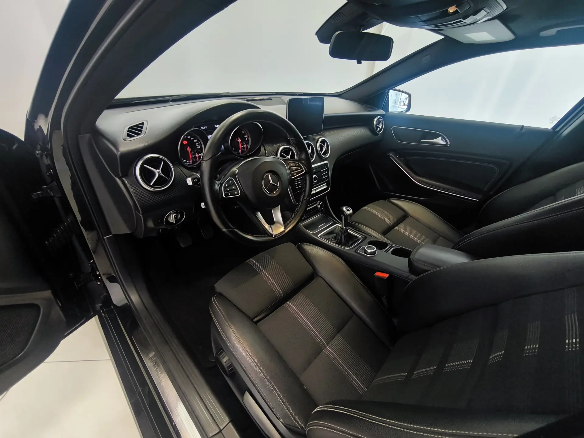 Mercedes-Benz A 180 CDI (BlueEFFICIENCY) AMG 6