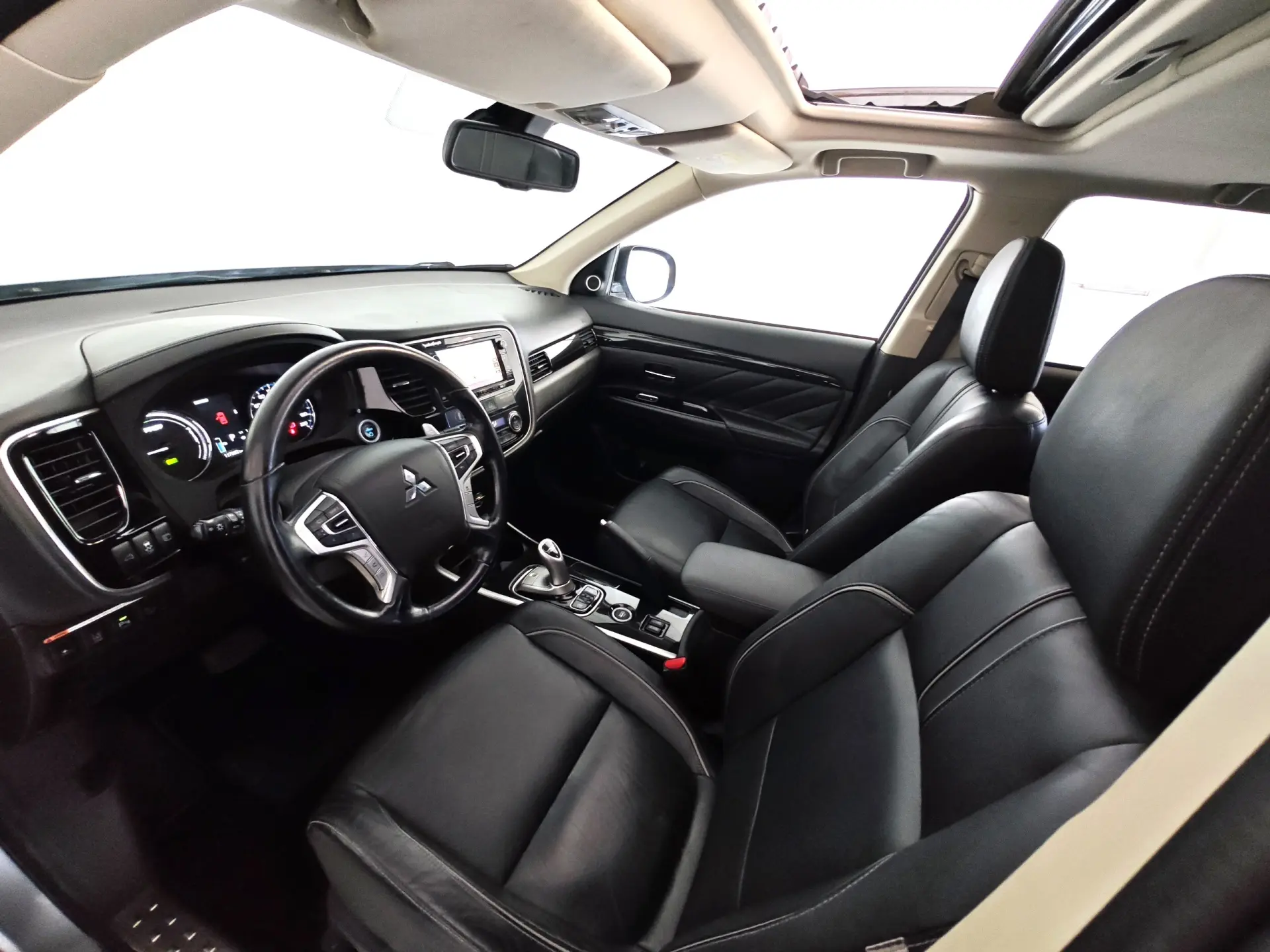 Mitsubishi Outlander 2.0 PHEV Instyle 29