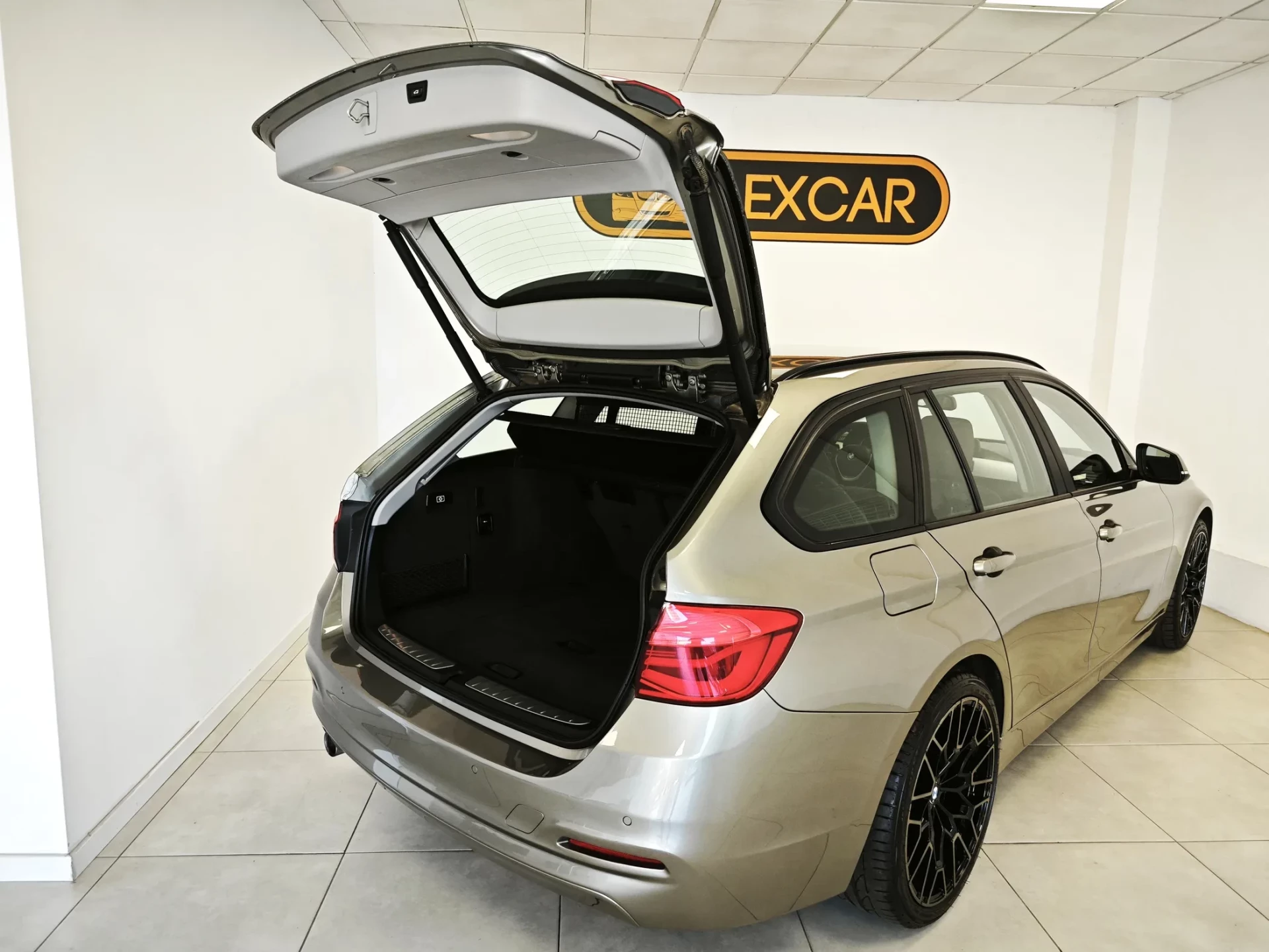 BMW 318 d Touring Line Luxury 14
