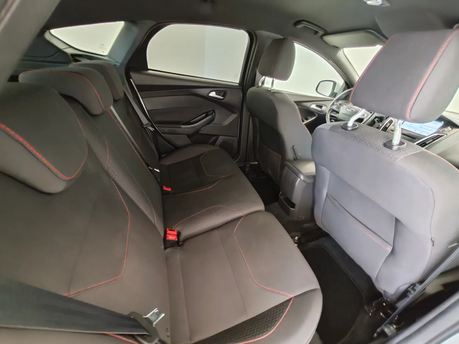 Ford Focus 1.0 EcoBoost S&S ST-Line 30