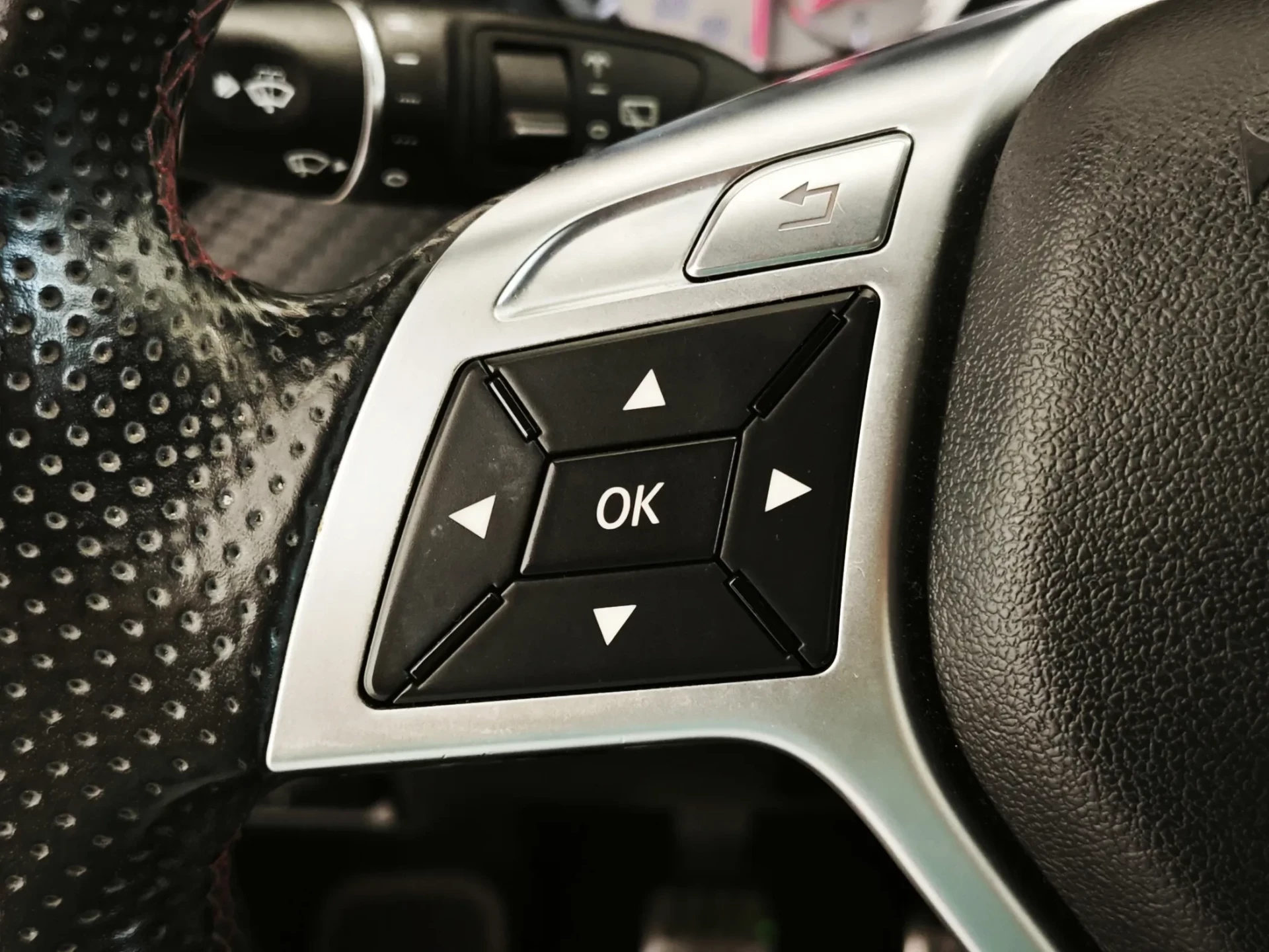 Mercedes-Benz A 180 (BlueEFFICIENCY) AMG Sport 24