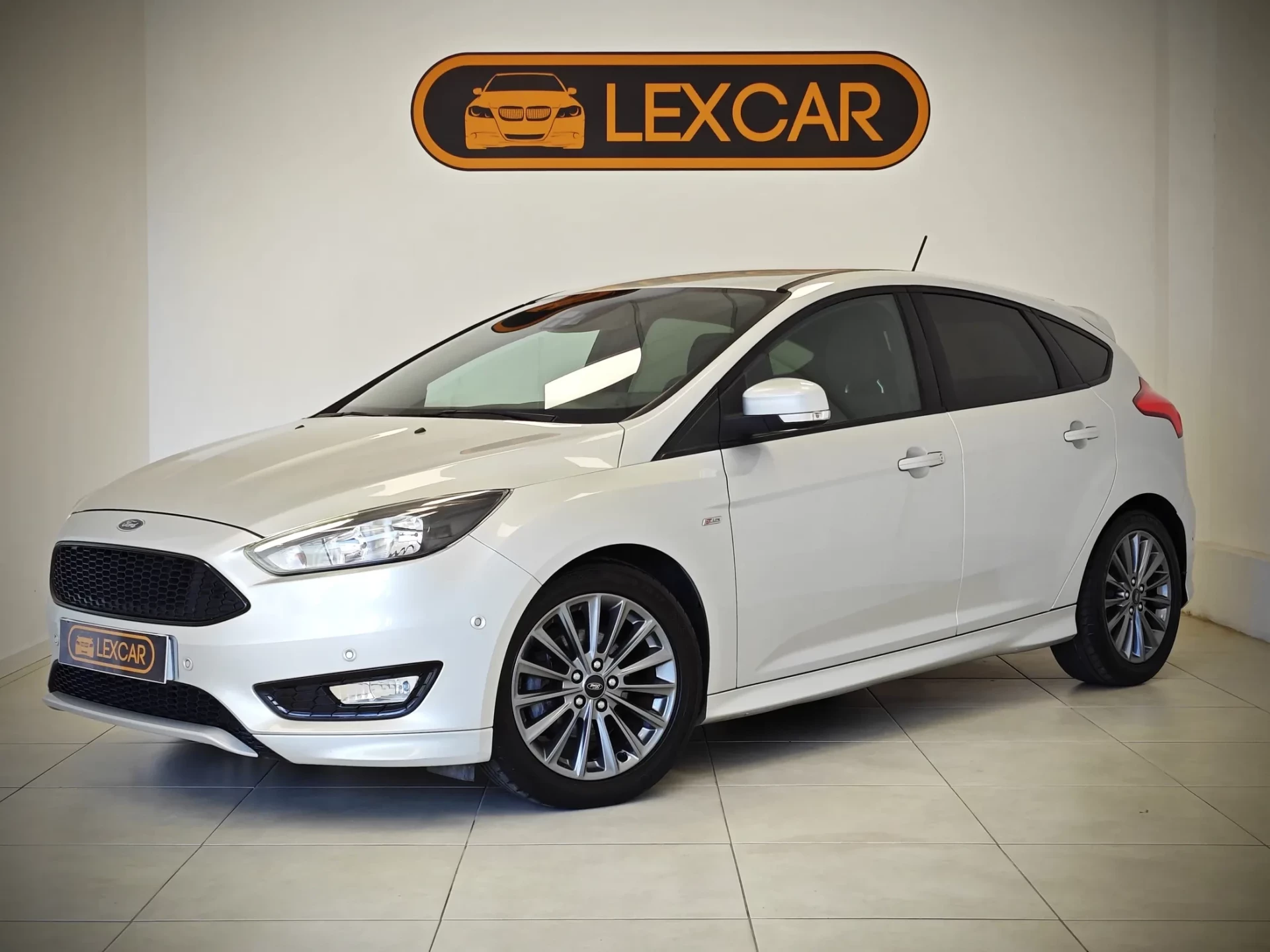 Ford Focus 1.0 EcoBoost S&S ST-Line 11