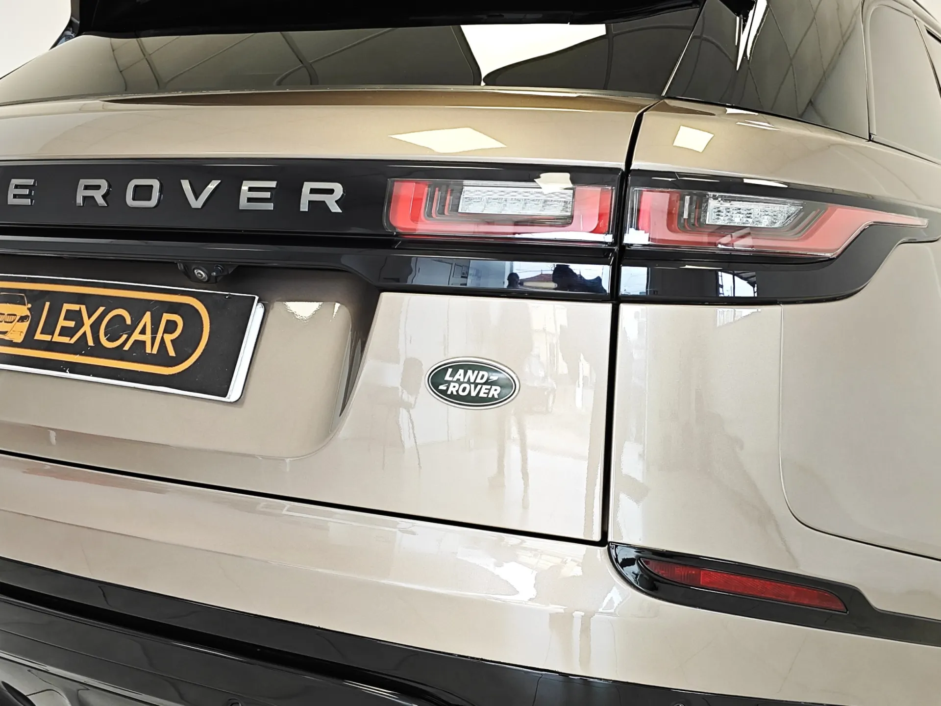 Land Rover Range Rover Velar 2.0 D R-Dynamic 22