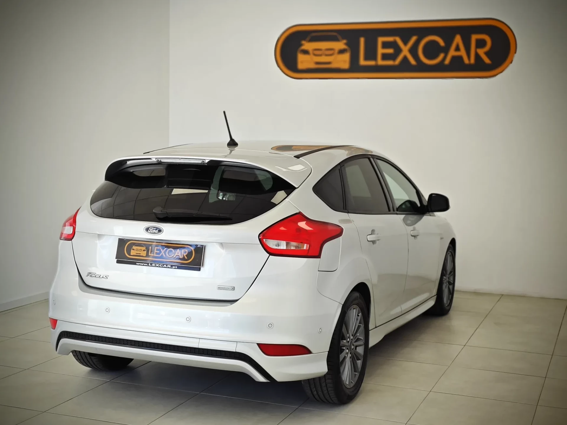 Ford Focus 1.0 EcoBoost S&S ST-Line 36