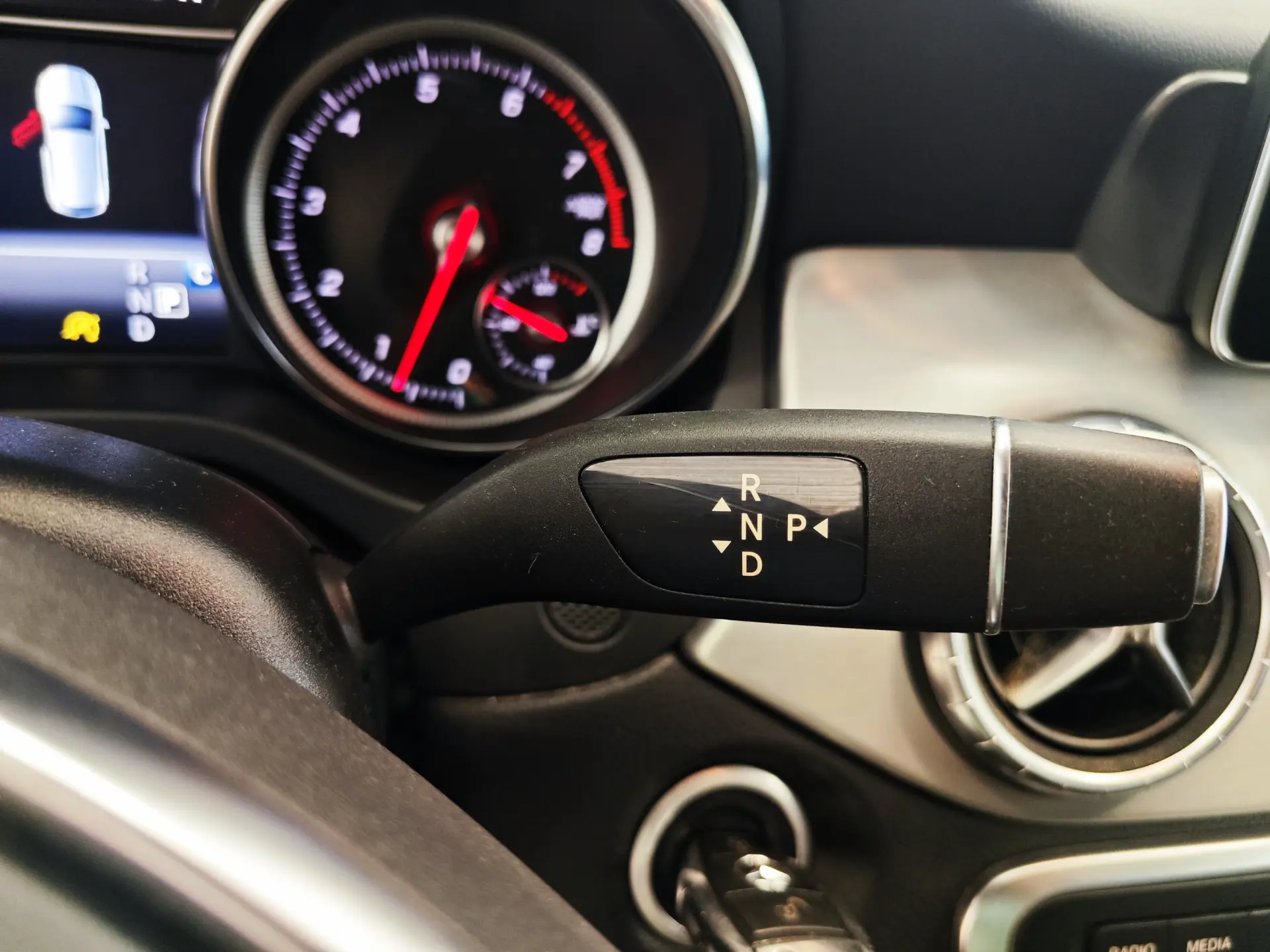 Mercedes-Benz CLA 180 7G-DCT AMG Line 48