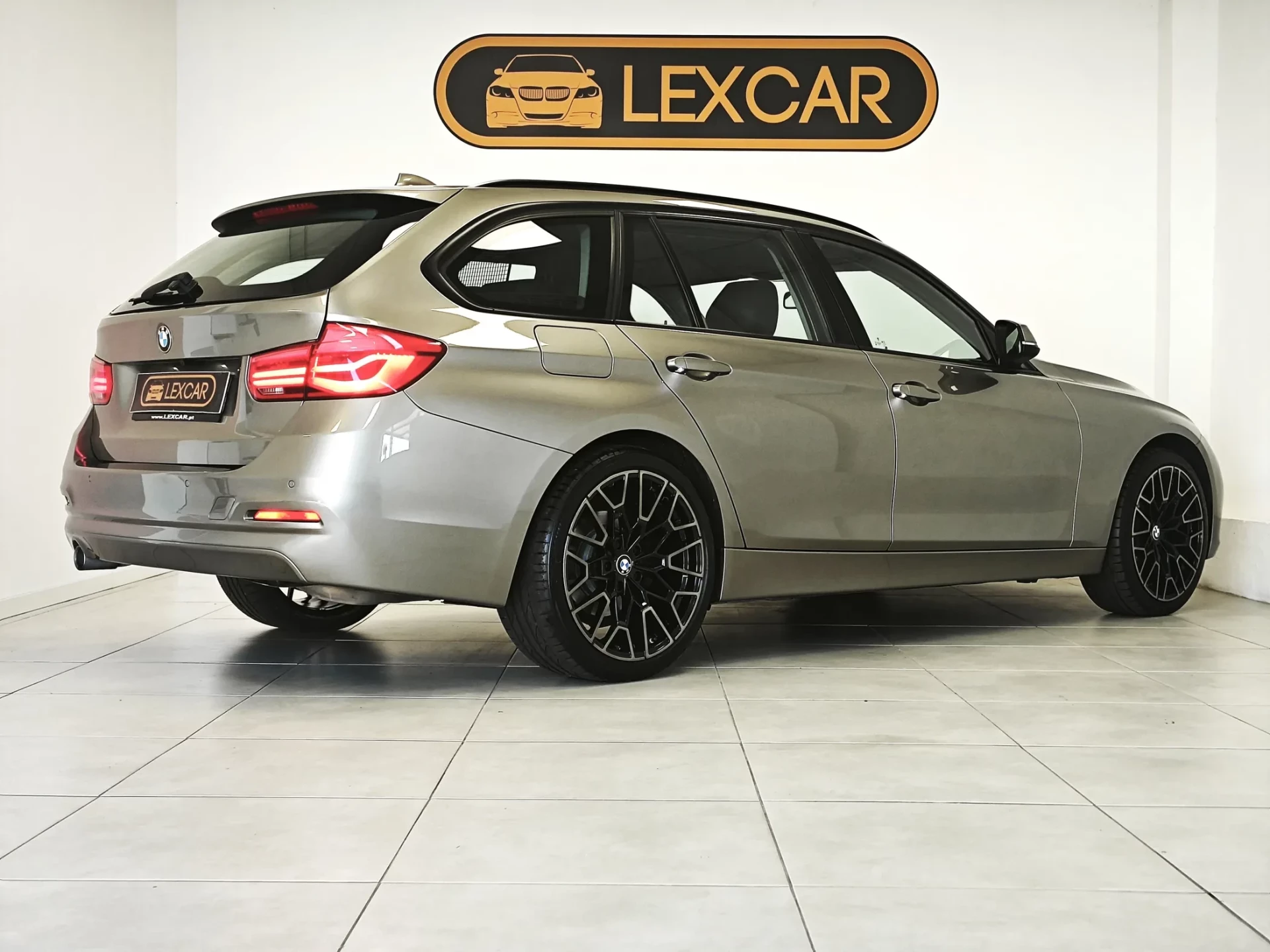 BMW 318 d Touring Line Luxury 2