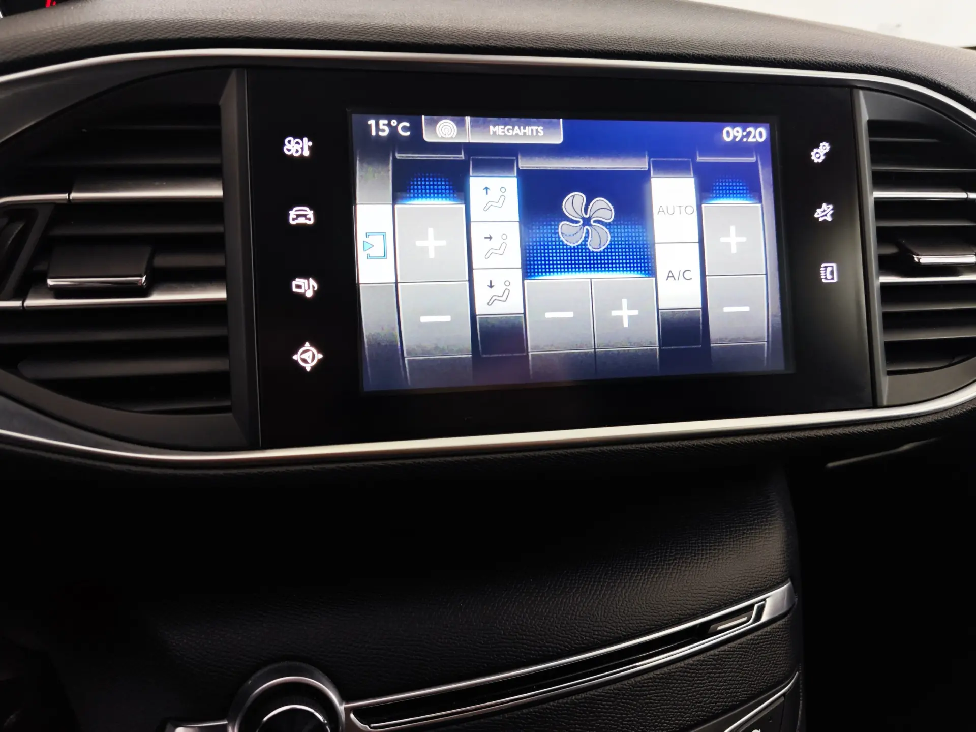 Peugeot 308 1.2 PureTech Allure Pack 32