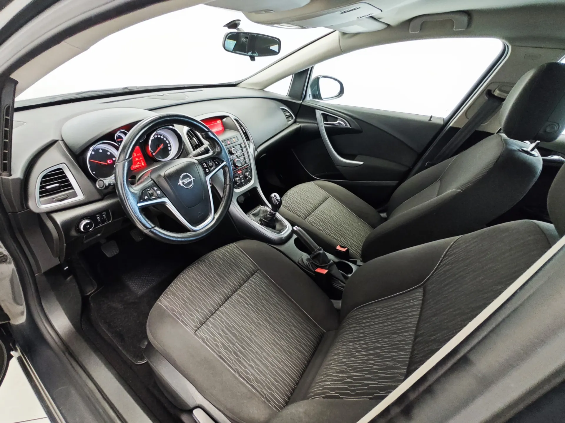 Opel Astra 1.3 CDTi Executive 27