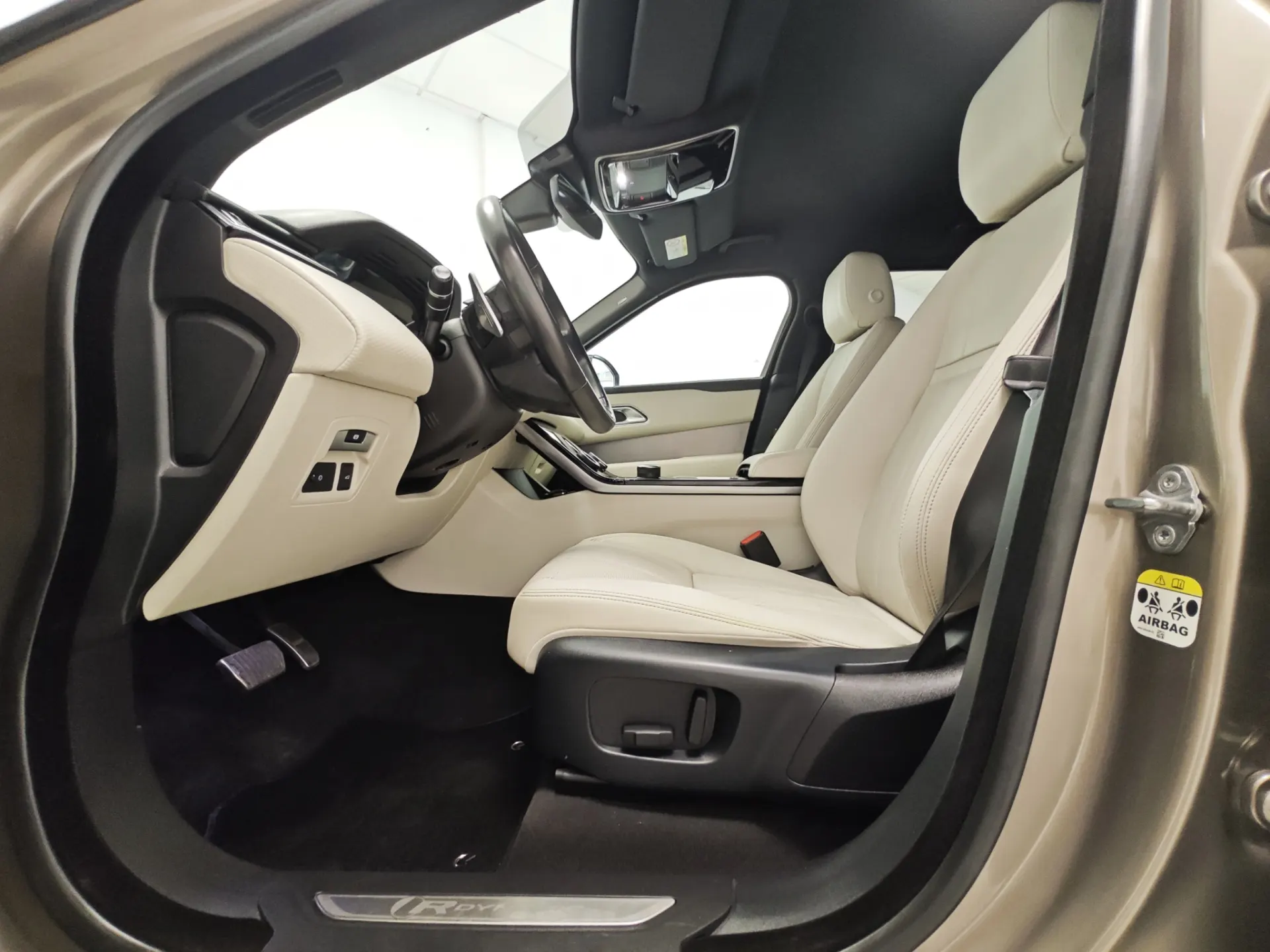 Land Rover Range Rover Velar 2.0 D R-Dynamic 31