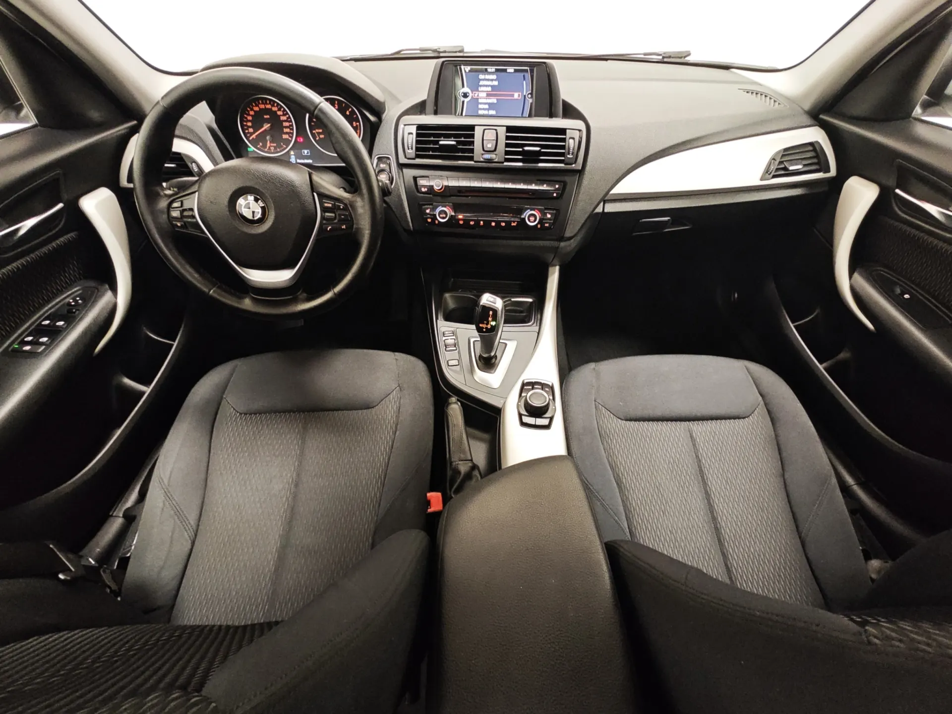 BMW 116 dA Line Sport 6