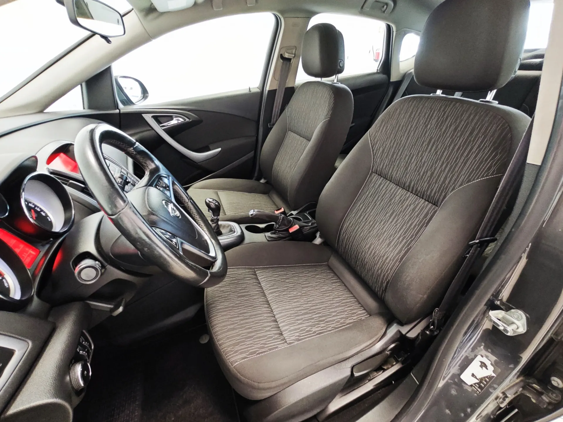 Opel Astra 1.3 CDTi Executive 29