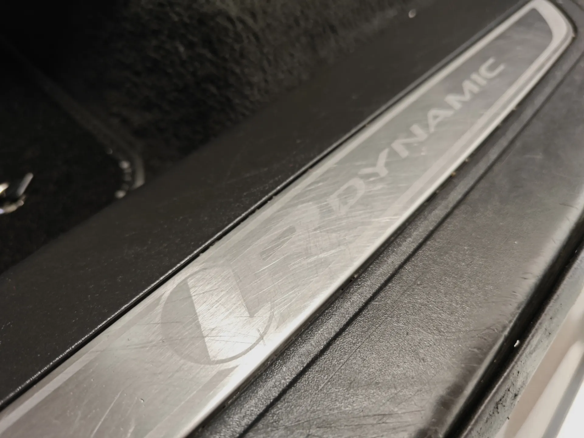 Land Rover Range Rover Velar 2.0 D R-Dynamic 38