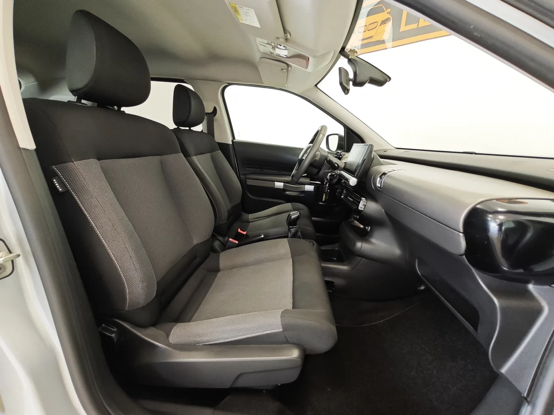 Citroën C4 Cactus 1.2 PureTech Shine 26