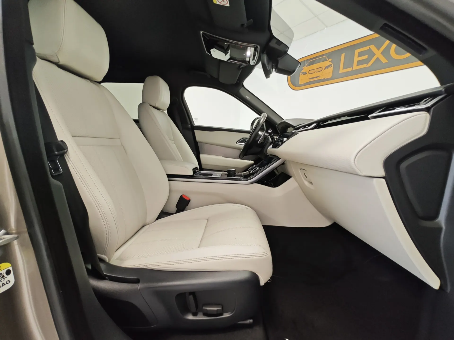 Land Rover Range Rover Velar 2.0 D R-Dynamic 52