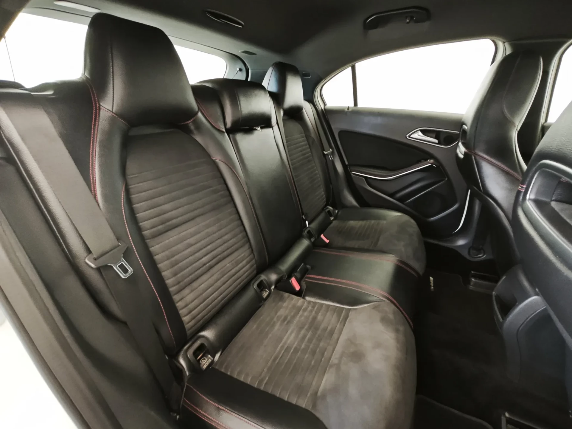 Mercedes-Benz A 180 (BlueEFFICIENCY) AMG Sport 8