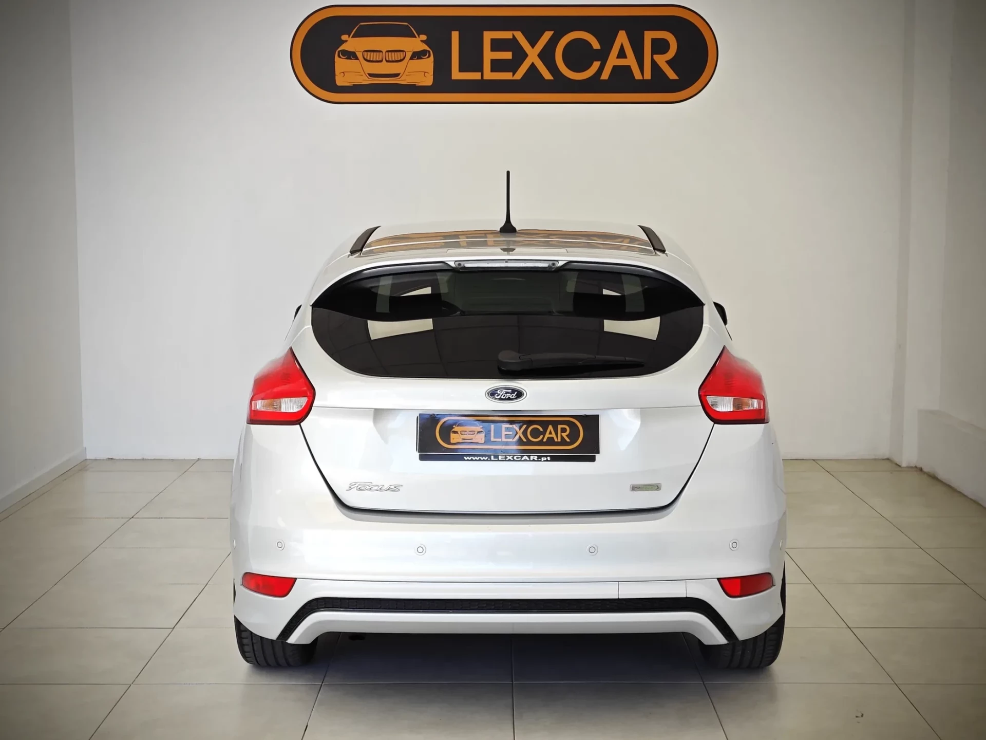 Ford Focus 1.0 EcoBoost S&S ST-Line 34