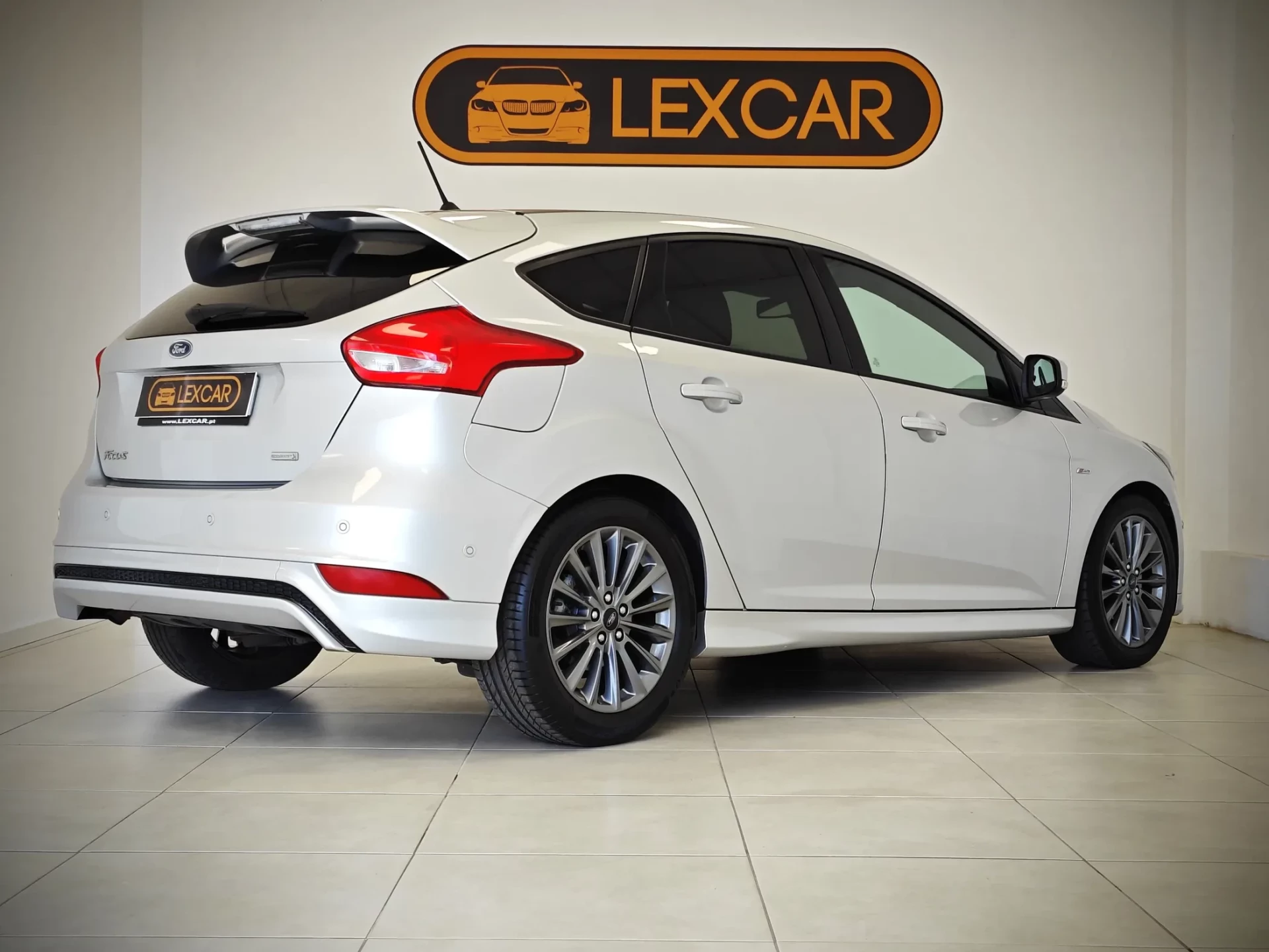 Ford Focus 1.0 EcoBoost S&S ST-Line 2