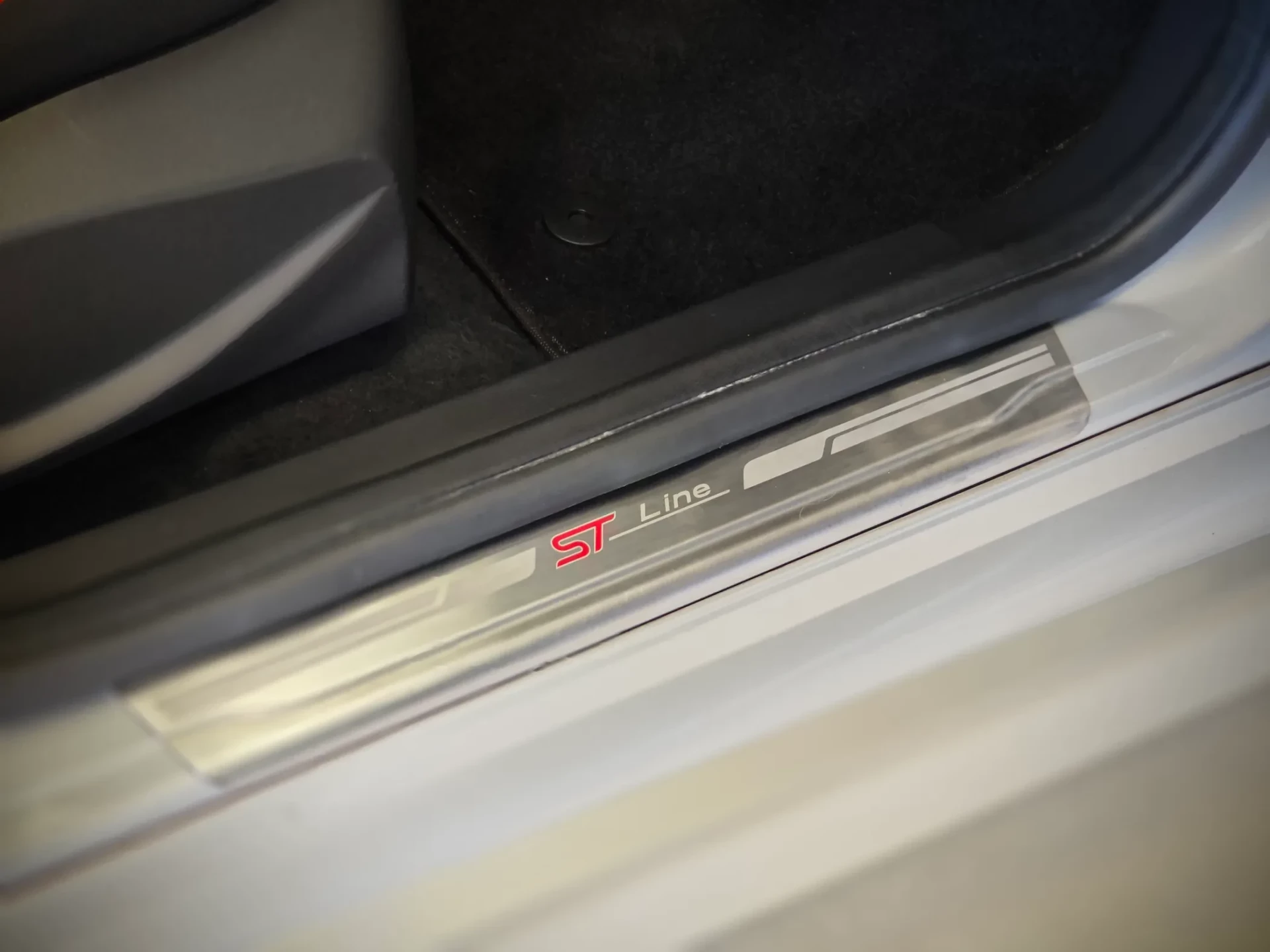 Ford Focus 1.0 EcoBoost S&S ST-Line 29