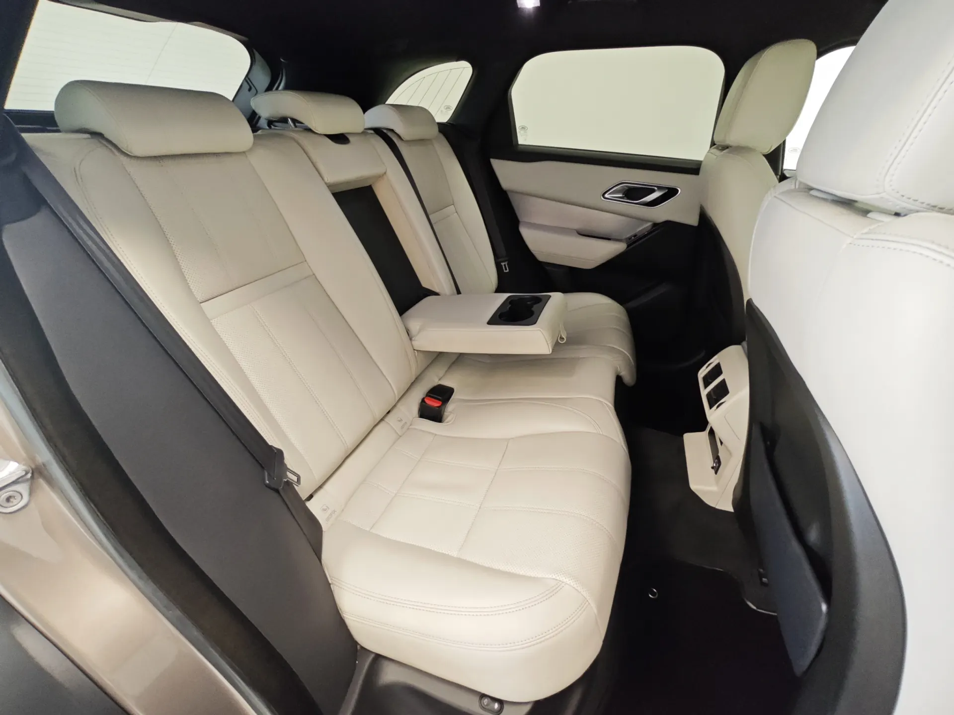 Land Rover Range Rover Velar 2.0 D R-Dynamic 56