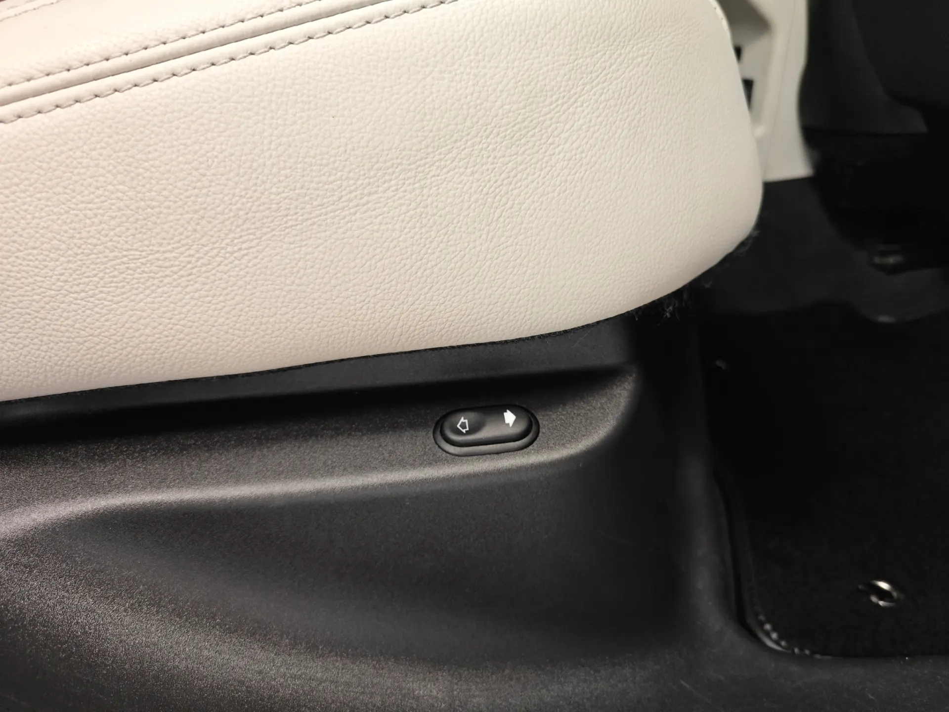 Land Rover Range Rover Velar 2.0 D R-Dynamic 57