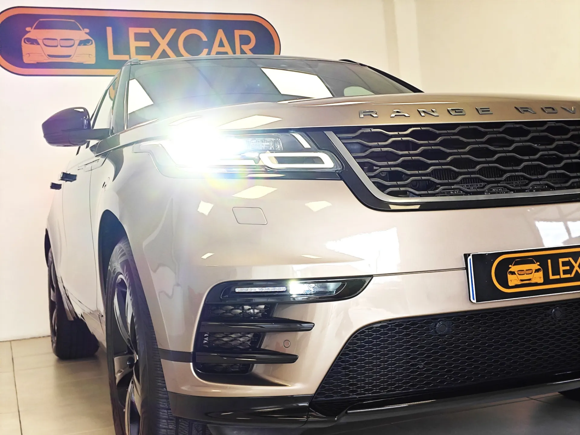 Land Rover Range Rover Velar 2.0 D R-Dynamic 19