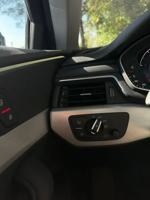 Audi A4 Avant 2.0 TDI Multitronic S-line 19